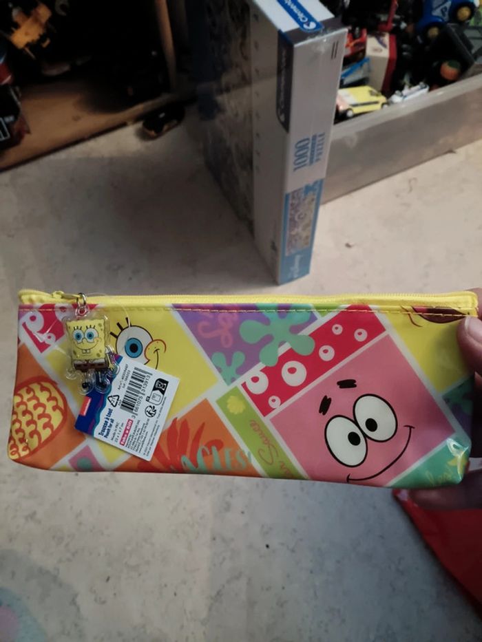 Petite trousse avec pendant Bob l'éponge