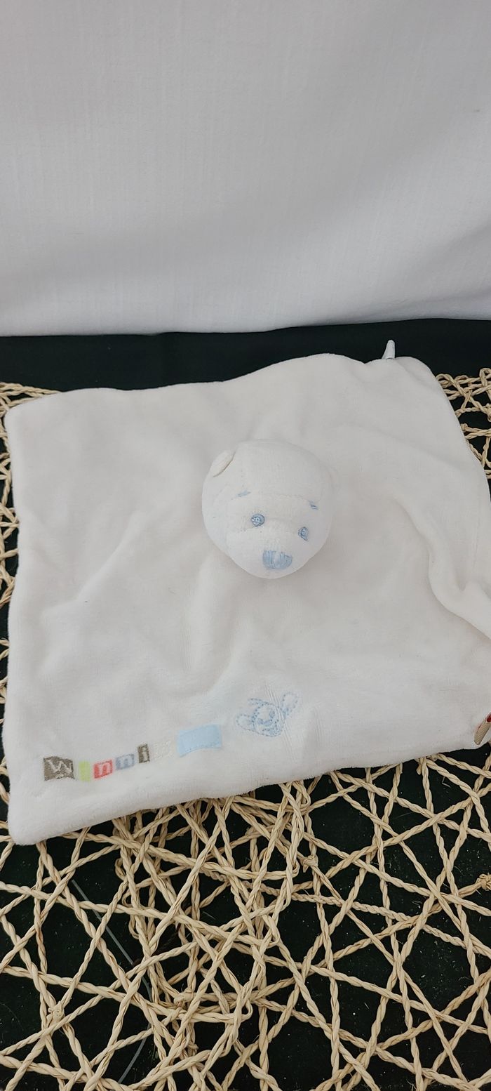 Doudou Plat Winnie l'Ourson Blanc bleu Disney