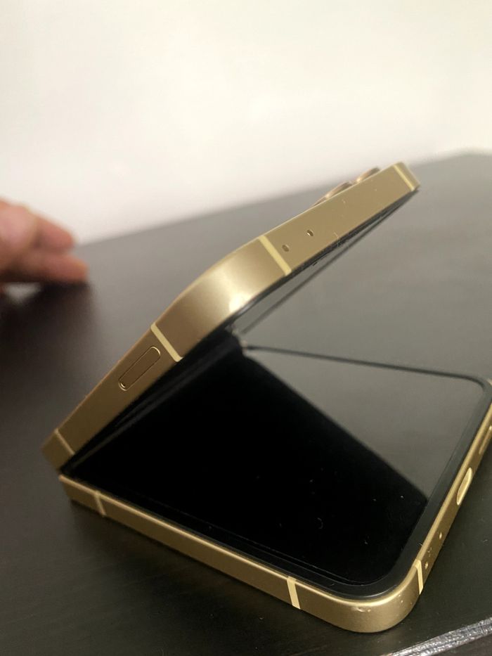 Samsung Galaxy Z Flip6 SM-F741B - 256 Go - jeaune (Déverrouillé) - photo numéro 2