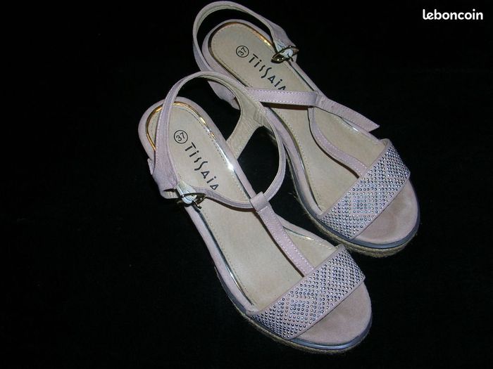 Chaussures sandales nu pieds compensés