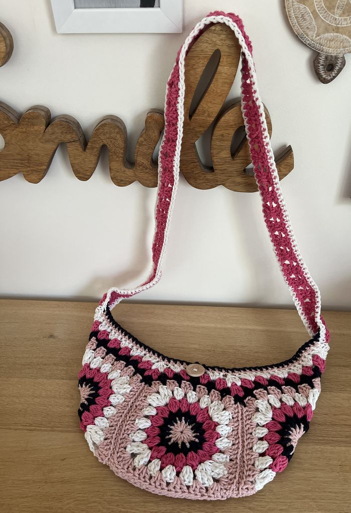 sac banane au crochet fait main rose - photo numéro 2