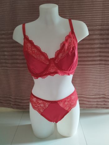 Ensemble rouge string