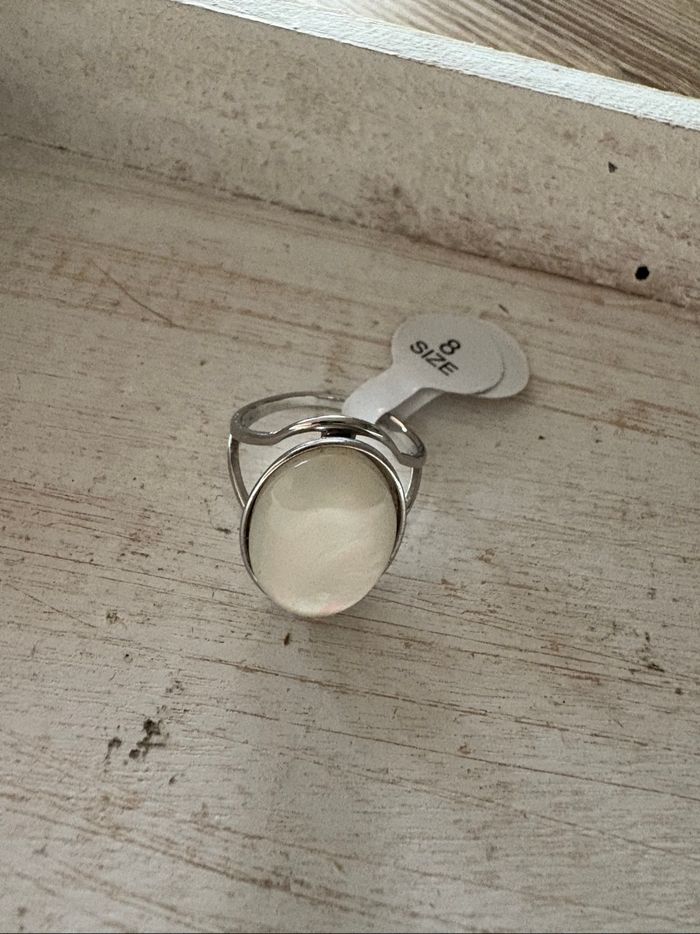 Bague argentée et blanche T 8 - photo numéro 3
