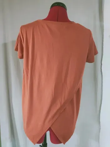 T shirt croisé dans le dos