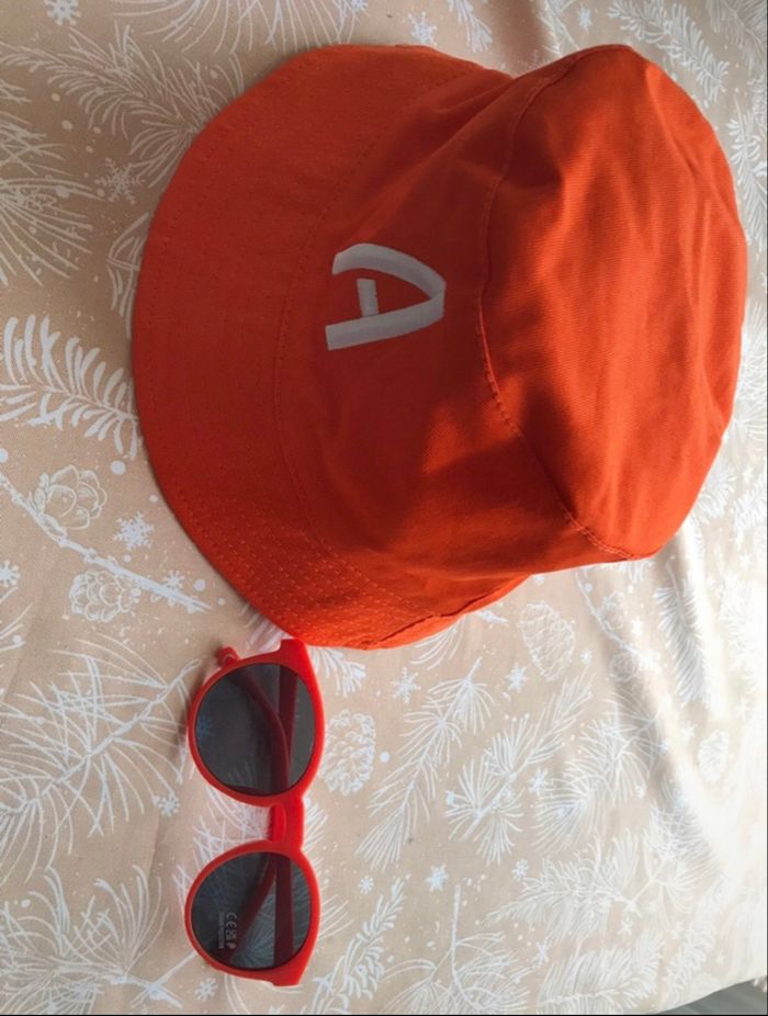 Bob reversible + lunettes de soleil