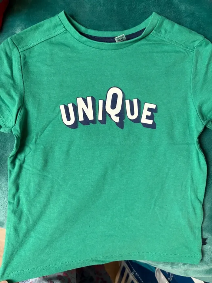 T-shirt « unique » 3 ans