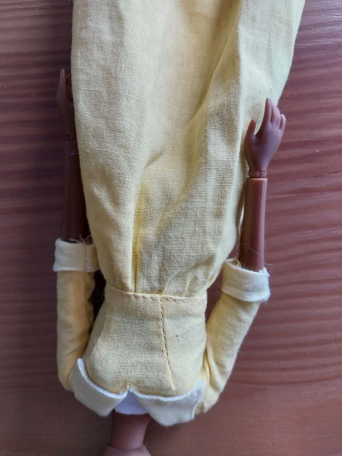 Poupée Tiana en serveuse robe jaune rare + robe verte La Princesse et la Grenouille - photo numéro 8