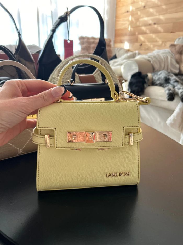 Mini sac à main. Prix non négociable.