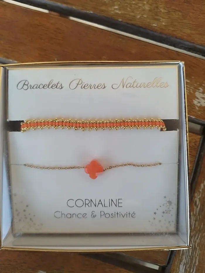 Lot de 2 bracelets dorés en pierres naturelles