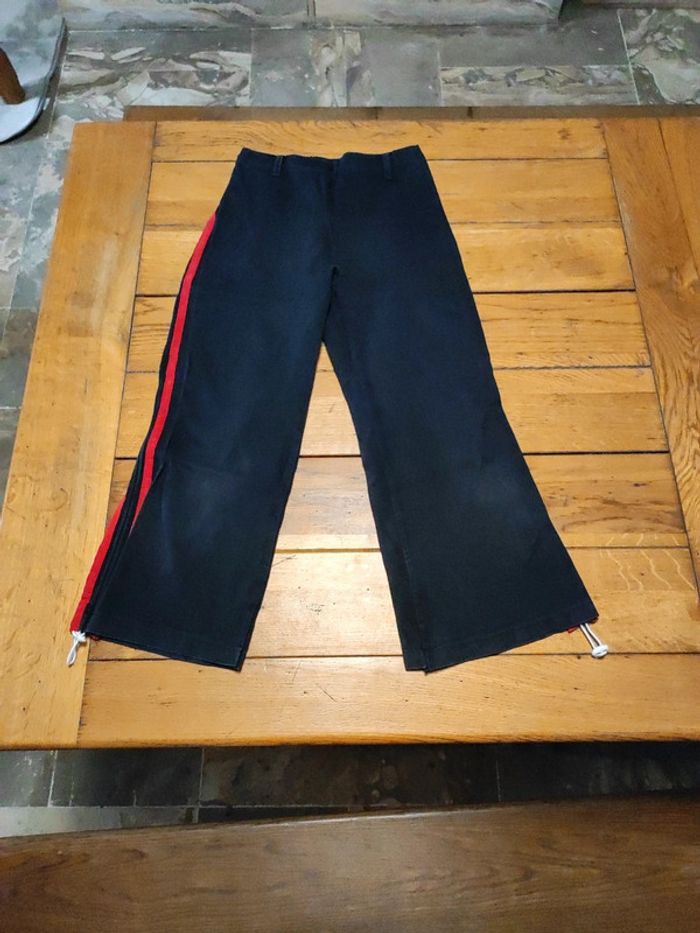 Pantalon liserés rouges