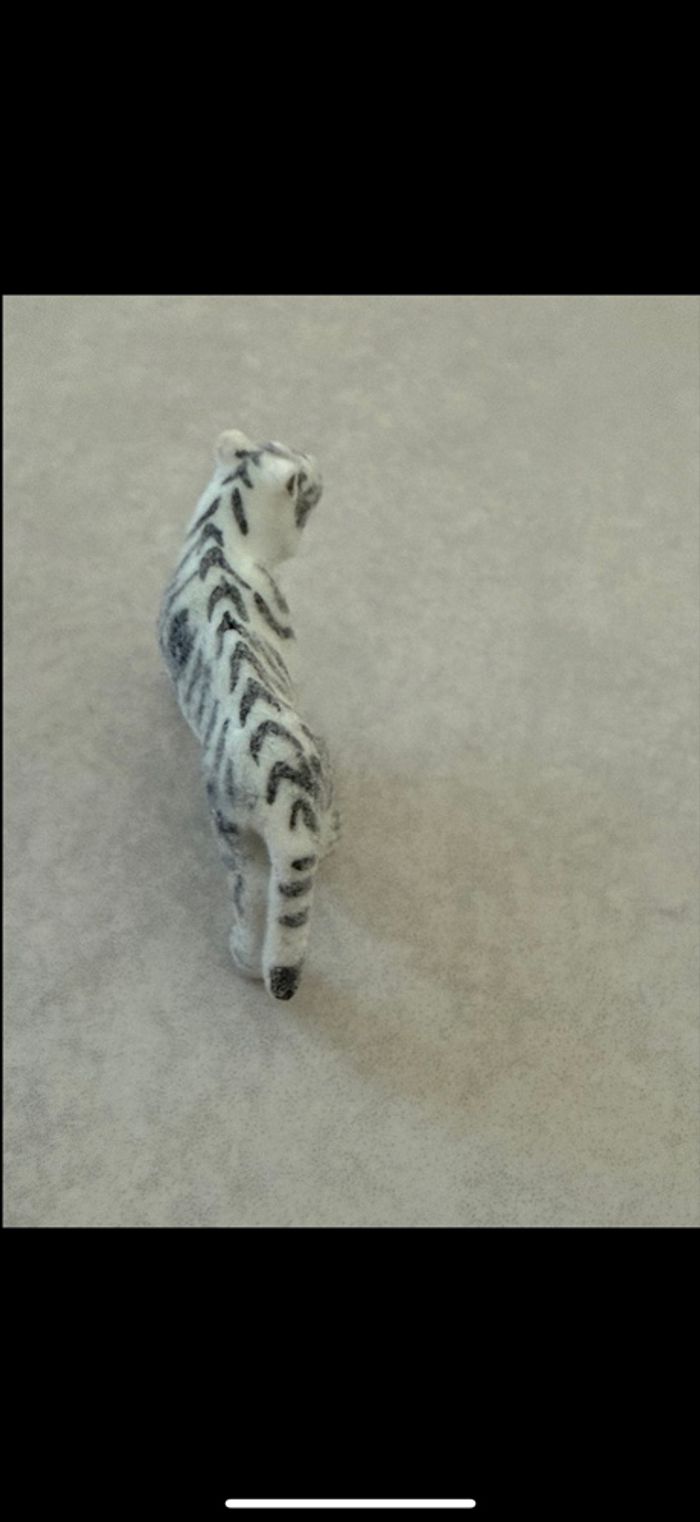 Figurine tigre blanc - photo numéro 4