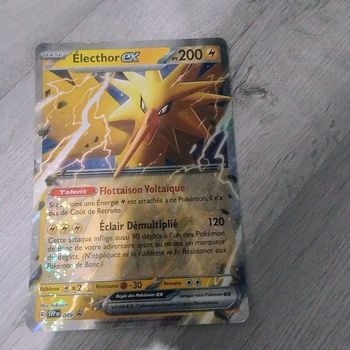 Grande carte pokémon Électhor ex 200 PV