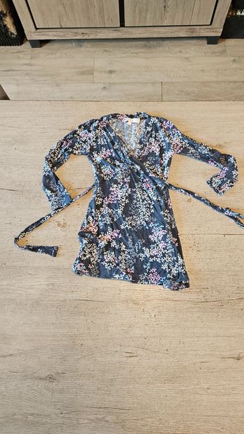 Robe cache coeur à manches longues, grise avec fleurs, Pirouette, 6 ans