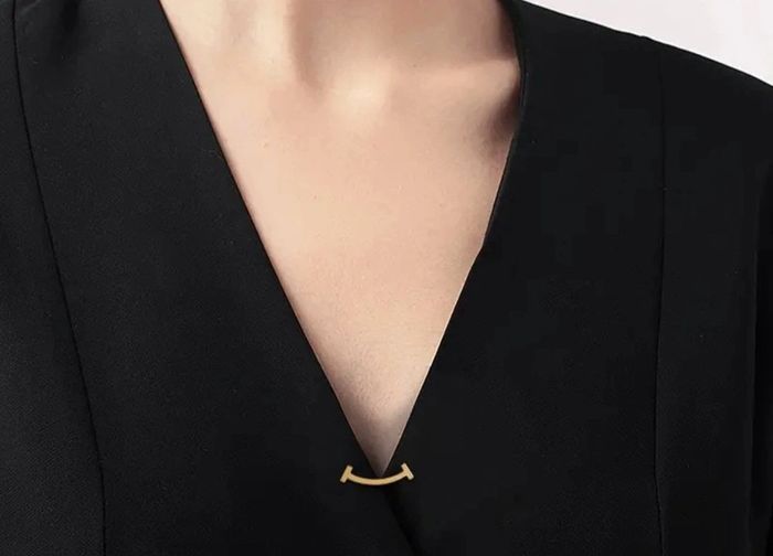 Broche smile spéciale décolleté aux choix - photo numéro 4