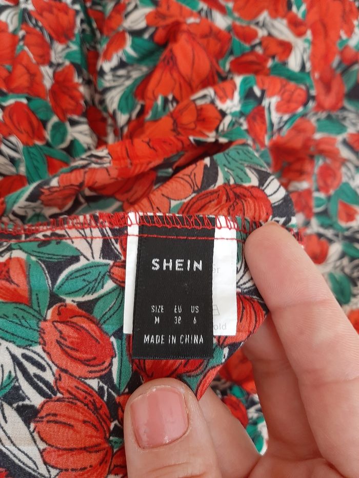 Jupe fleurie rouge "Shein" taille M (38) en très bon etat - photo numéro 9