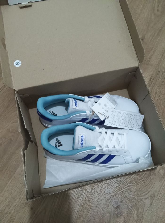 Baskets Adidas neuves pointure 37 - photo numéro 6