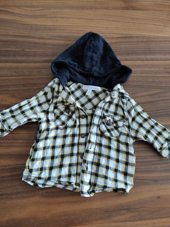 Chemise à capuche bébé