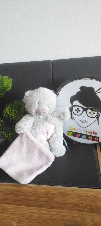 Doudou ours gris mouchoir rose baby nat croix Chat Câlin Peluche