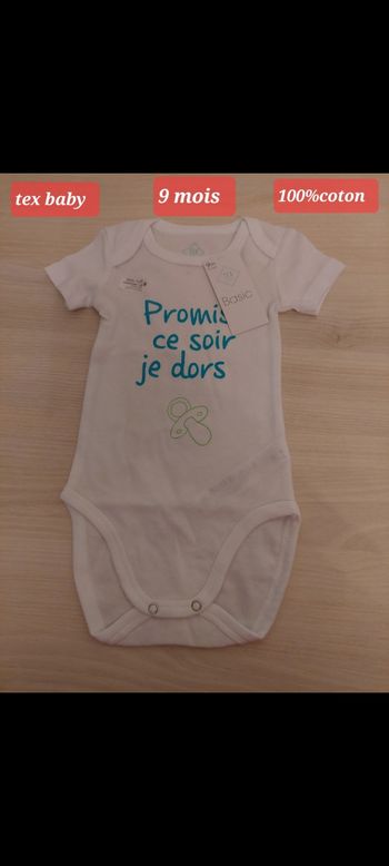 Lot de 5 bodys avec inscription dessus 9 mois 