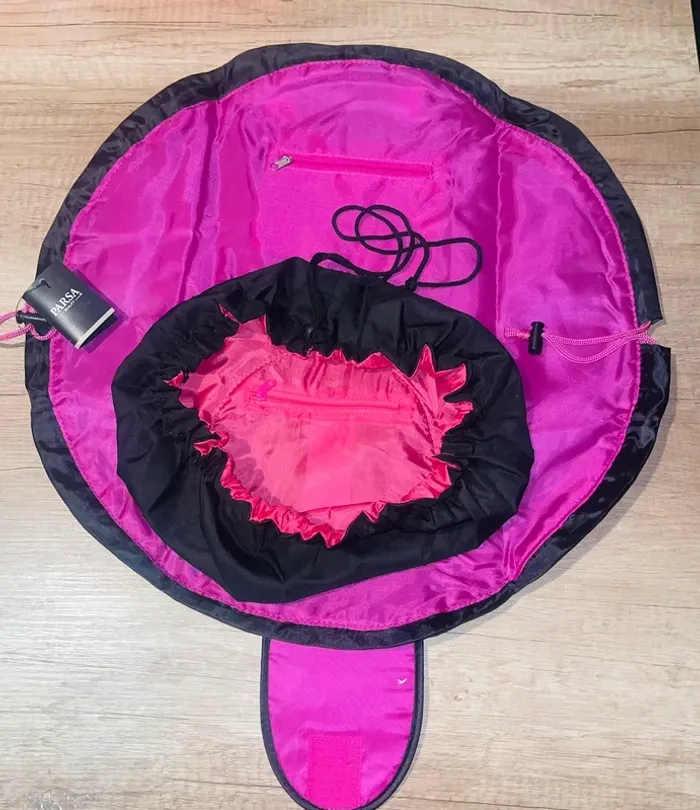 Grande et petite trousse de toilette Parsa beauty et Avon