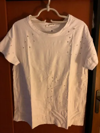 Tee shirt blanc à trous Calliope