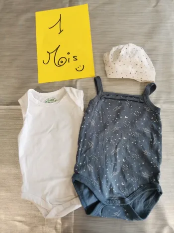 Lot de 2 bodies fille 1 mois+bonnet