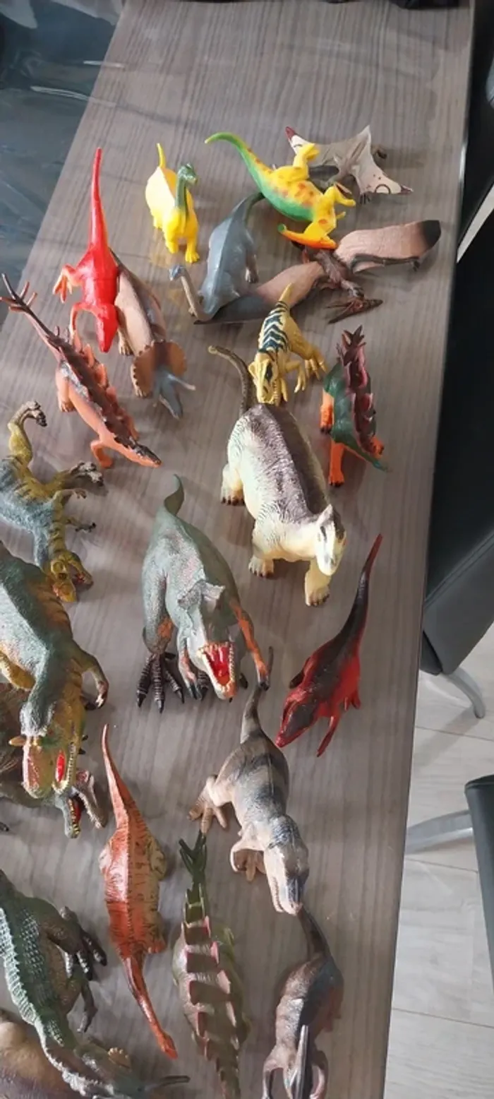 Lot de dinosaures. Une 40aine en excellent état voir neufs. - photo numéro 5
