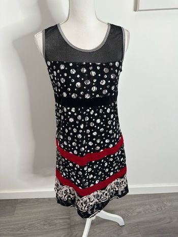 Robe en dentelle et résille noire blanche et rouge T36 S