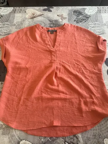 Tee shirt col V