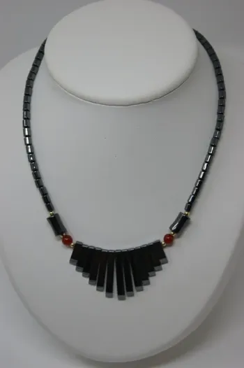 Collier plastron en Hématite