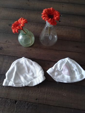 Bonnets blanc naissance bébé