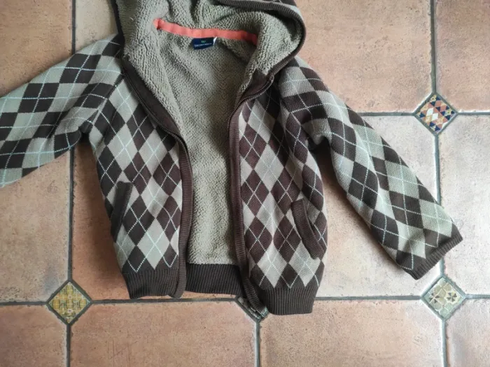 Gilet garçon à capuche motif losanges – doublure chaude – 6 ans - photo numéro 3