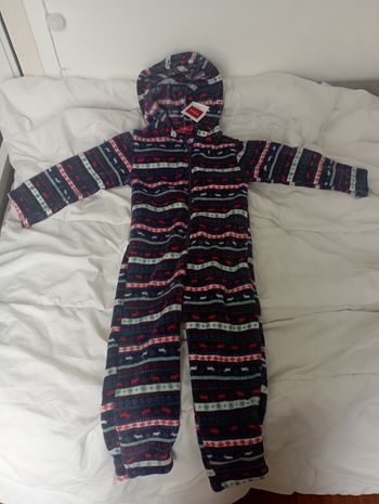 Surpijama Pilou pilou rayé multicolore à capuche 5 ans tissaia neuf 15€