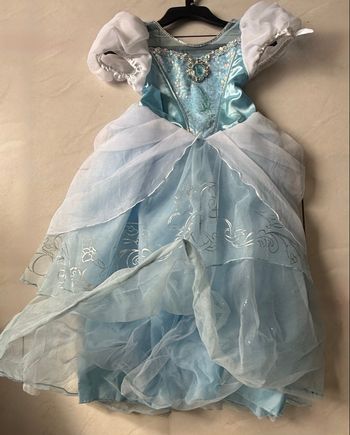 Déguisement belle robe de Cendrillon T 7-8 ans Disneyland bleue 