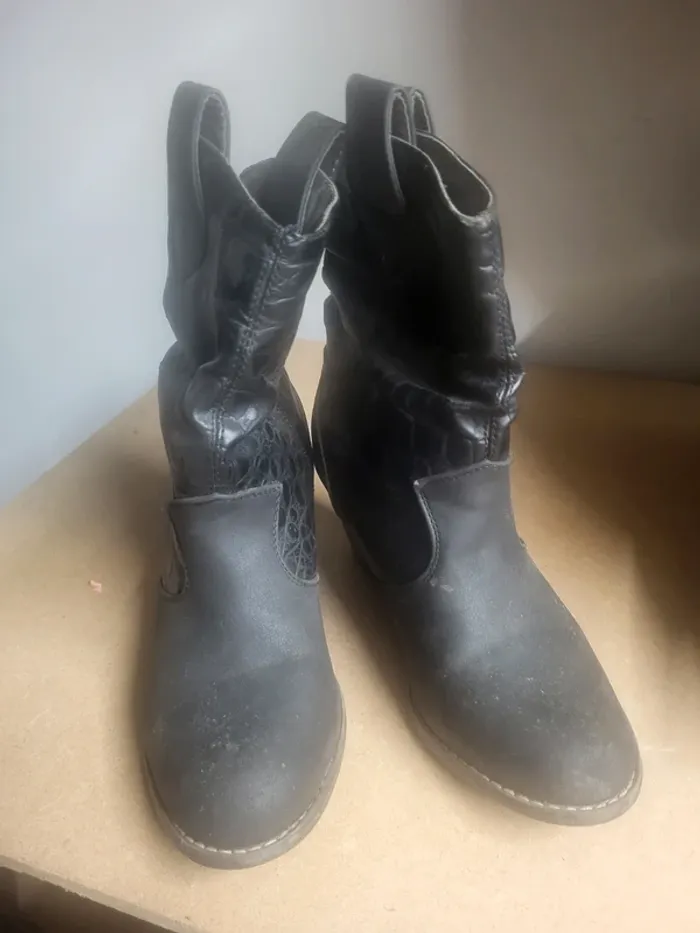 Vends bottines à talon - photo numéro 2