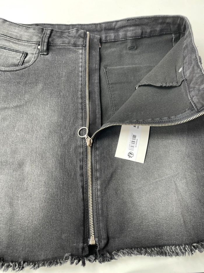 Jupe courte gris anthracite/noir taille M Mim - photo numéro 5