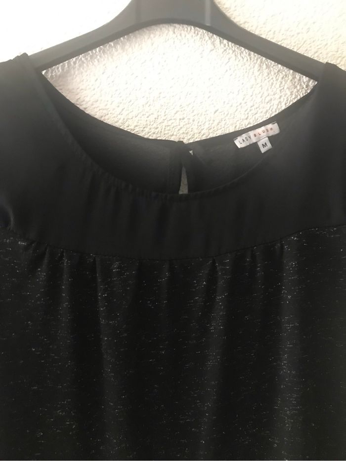 Tee shirt ou blouse légères paillettes argentées - photo numéro 3