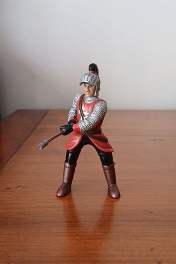 Figurine Chevalier Moyen-âge *8 cm *marque Simba.