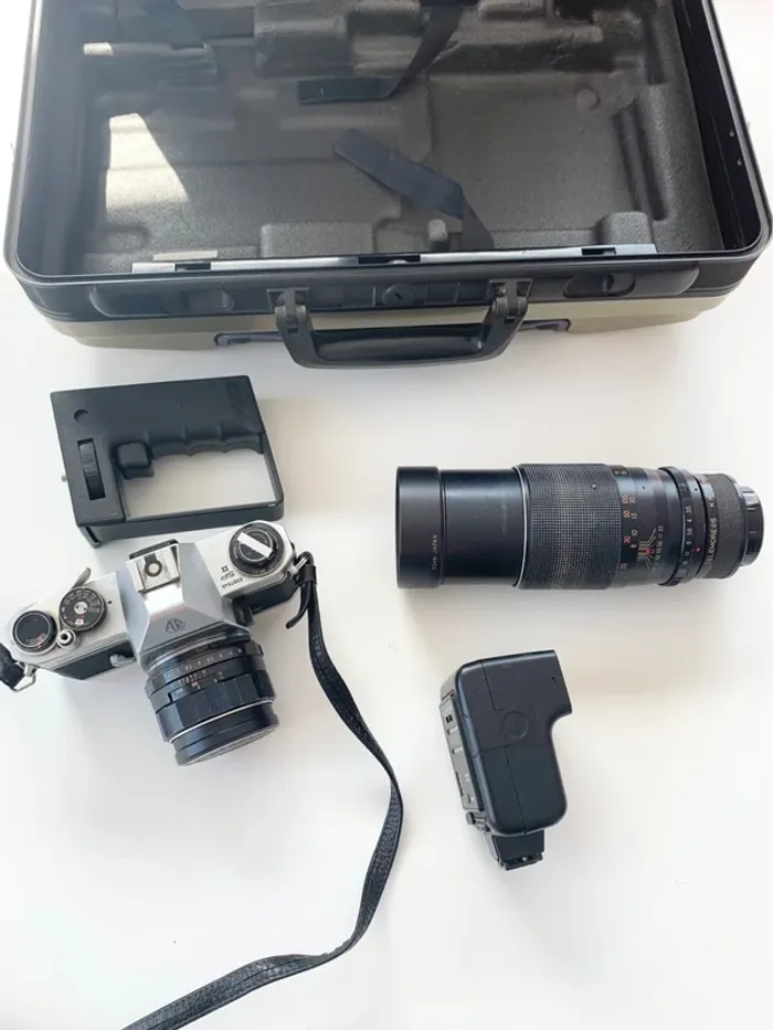 Coffret appareil photo argentique Pentax SP II + accessoires+ objectifs + malette - photo numéro 9