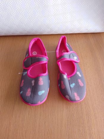 Chaussures chaussons pantoufles neuves Fille 32