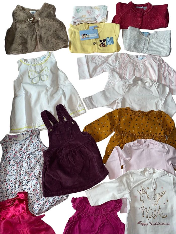 Lot trentaine de vêtements fille taille 6 mois - photo numéro 4