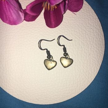 Boucles d’oreilles pendantes fantaisies métal doré vieilli coeur love amour