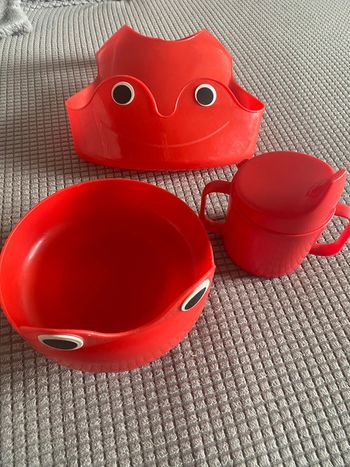 Ensemble repas vaisselle bavoir verre bec verseur assiette bol