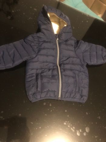 Parka un peu lège mais épais 12 mois 
