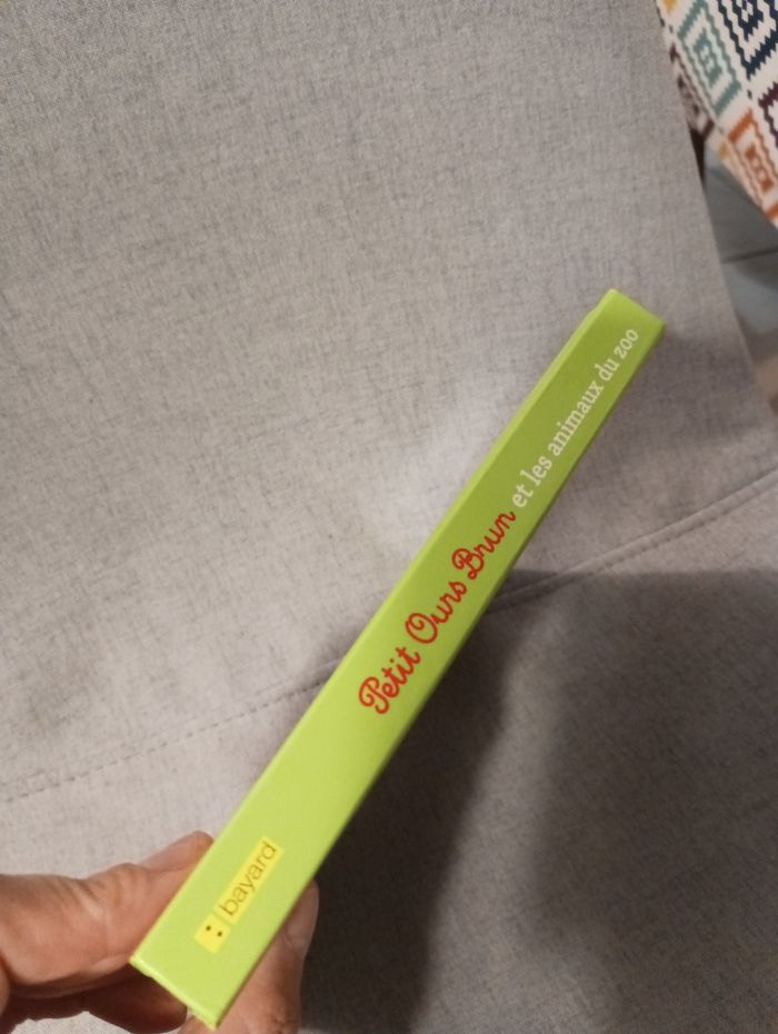 Livre a toucher petit ours brun et les animaux du zoo - photo numéro 2