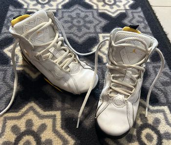 Baskets montantes Nike Jordan blanches taille 31