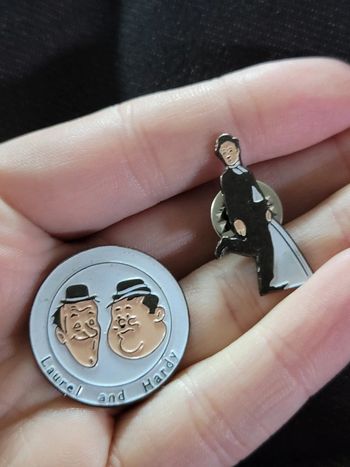 2 pin's laurel and hardy
