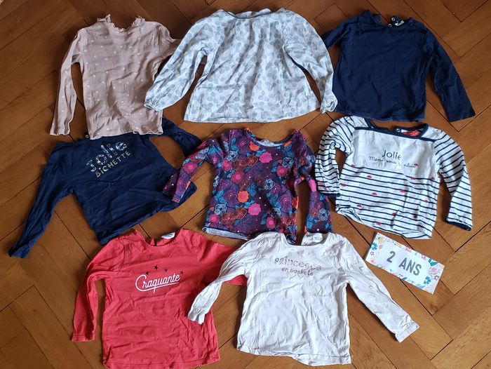 8 tee-shirts ML 2 ans