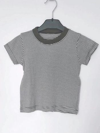 Tee-shirt blanc kaki rayé / Kiabi - 3 mois