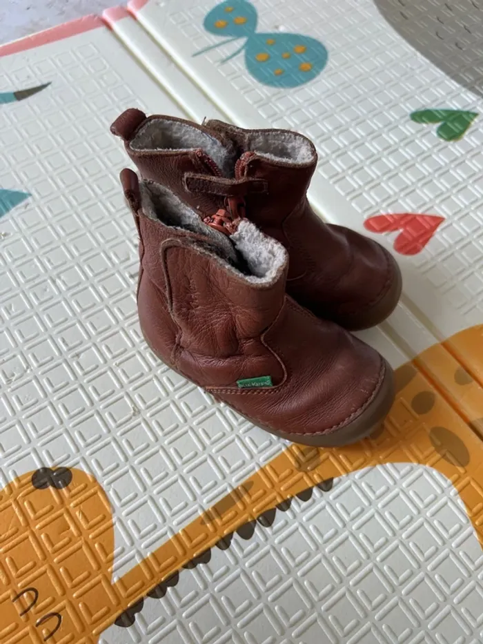 Bottes en cuir de la marque Kickers, taille 20. - photo numéro 2